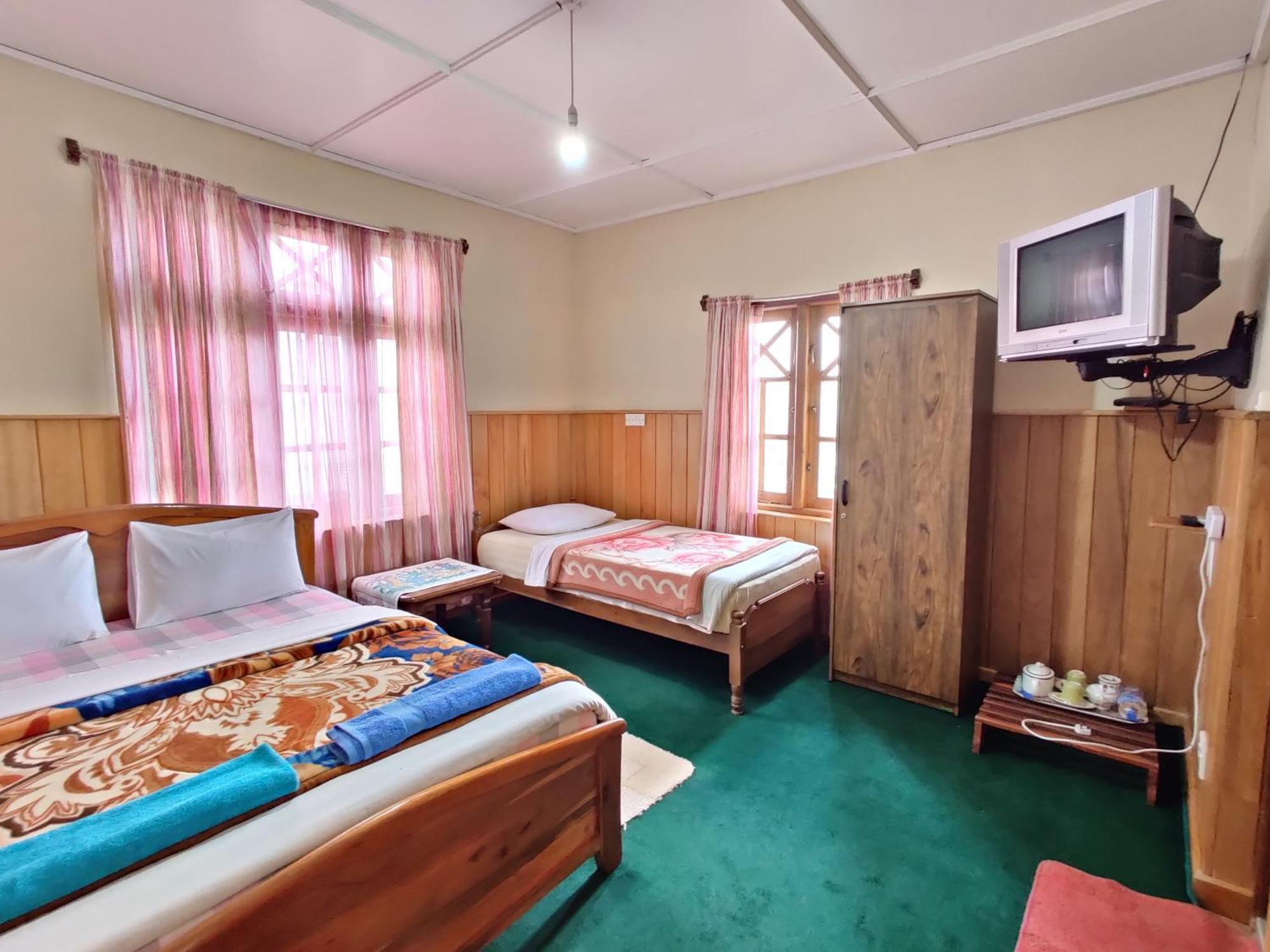 Carnation Rest Ξενοδοχείο Νουβάρα Ελίγια Εξωτερικό φωτογραφία