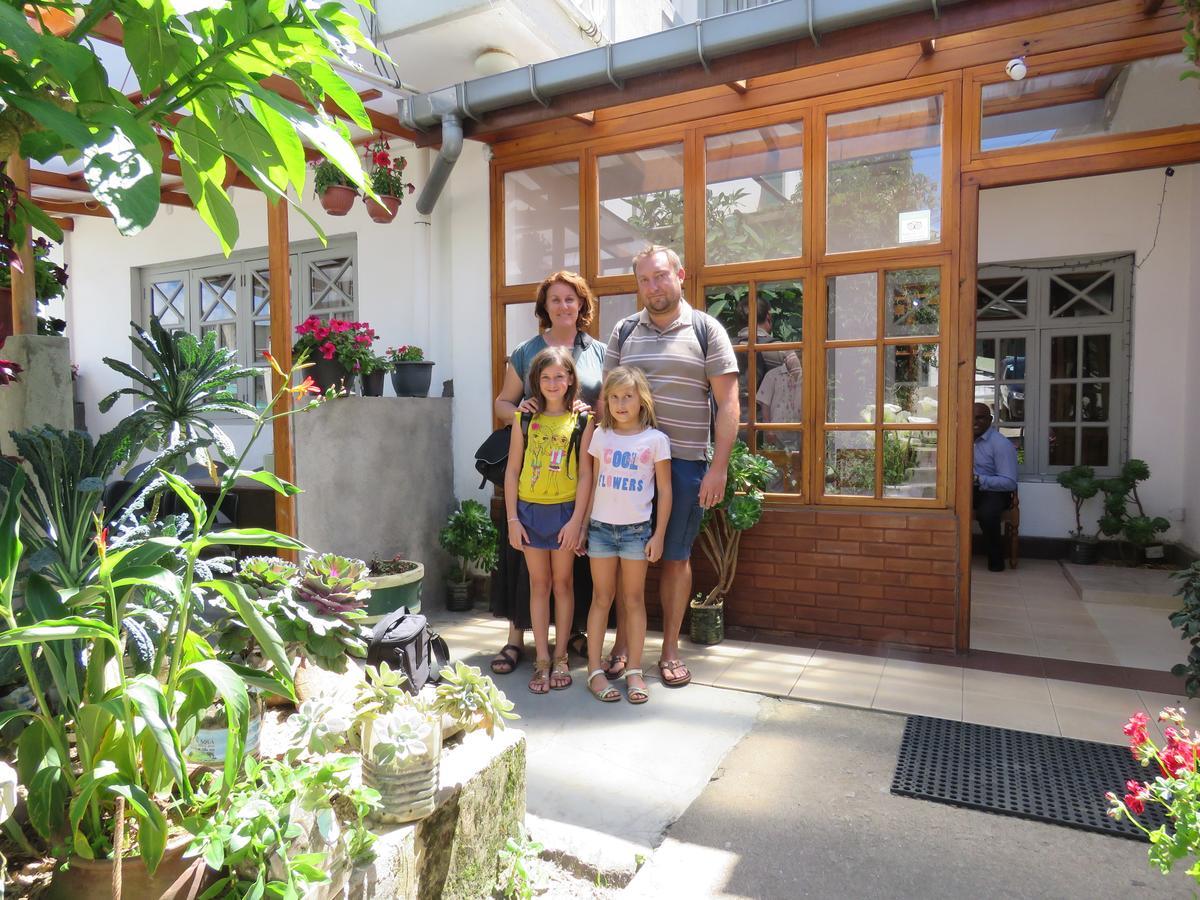 Carnation Rest Ξενοδοχείο Νουβάρα Ελίγια Εξωτερικό φωτογραφία